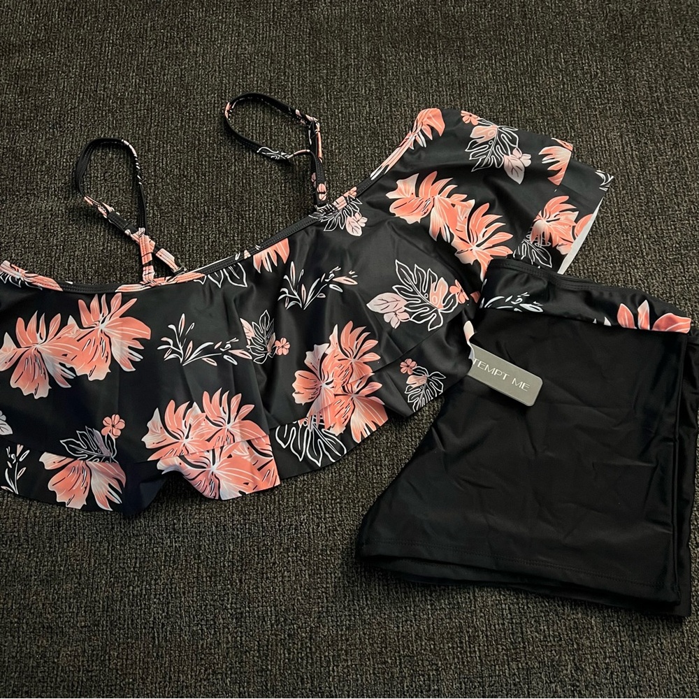 NWT New With Tags TEMPT ME L/XL swimsuit set